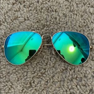 Green / blue rayban mirrored gold frame aviators